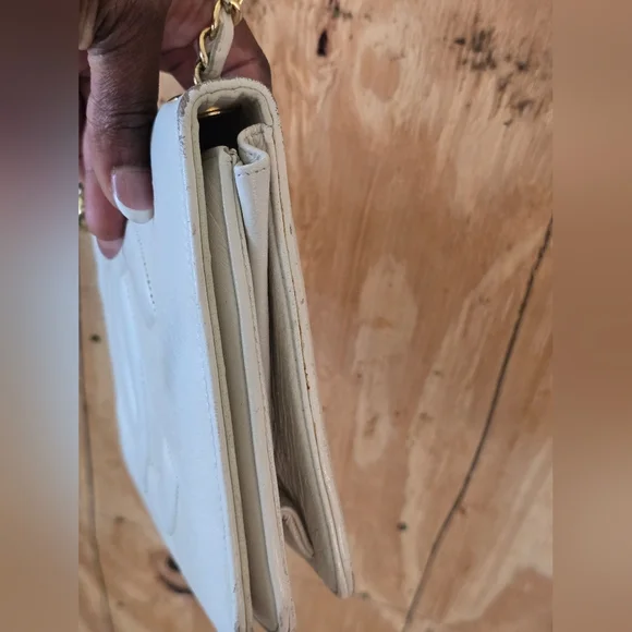 Chanel Leather Crossbody Bag Women 7x10 White Gold - Picture 9 of 15